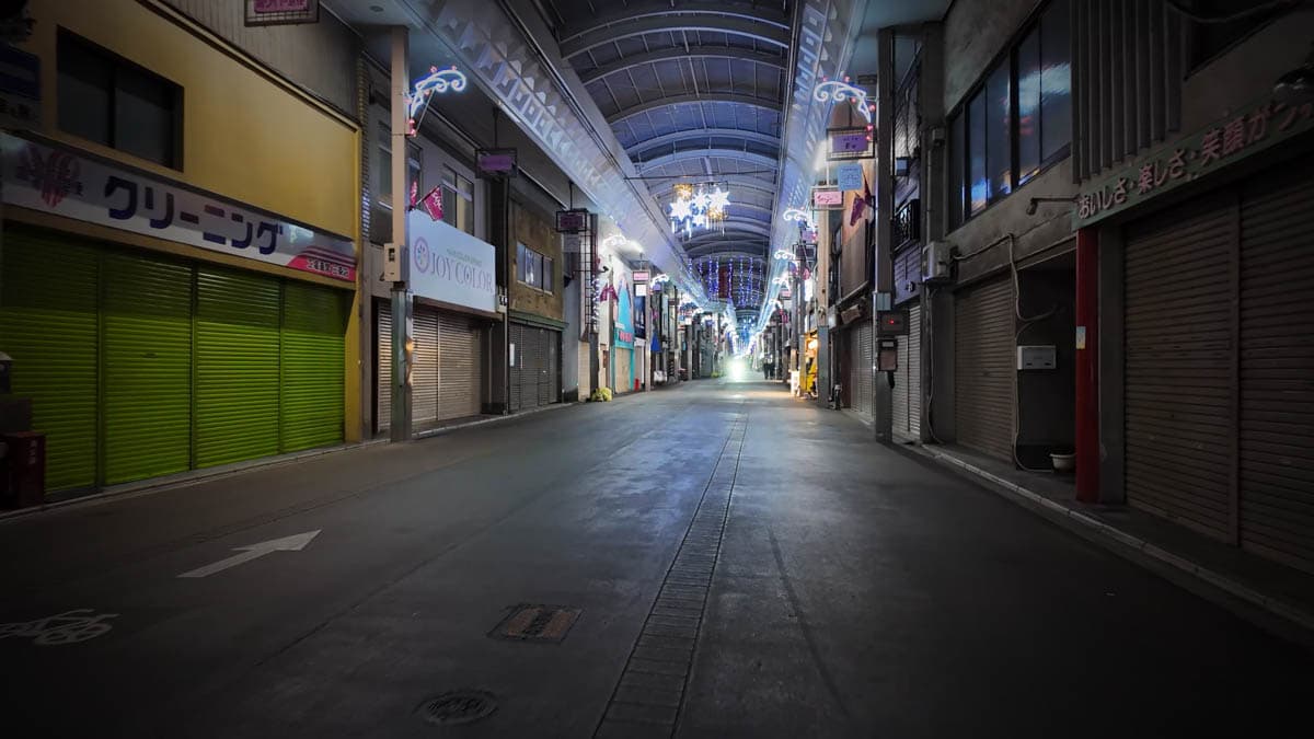 【大宮駅 / 夜の散歩】(京都府京都市)四条大宮の交差点と静かなアーケードの夜