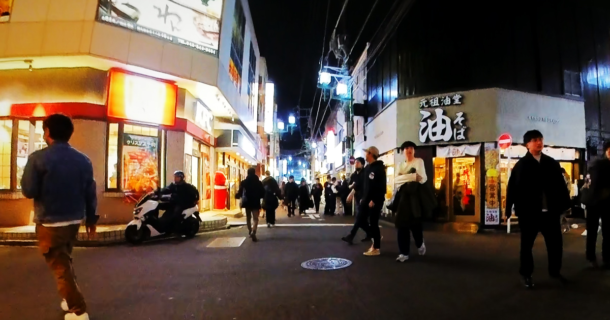 Shopping street in front of Tsunashima Station