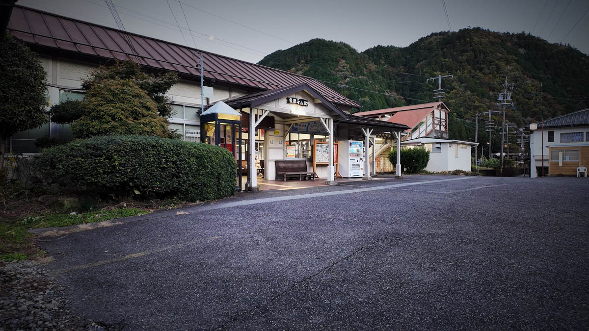 [Hida-Kanayama Station / Night Walk] (Gero City, Gifu) — The Labyrinthine Alleyways of a Town Said to Have Inspired SILENT HILL f