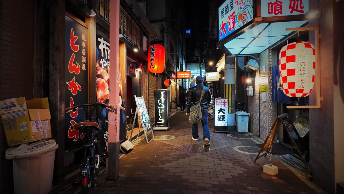 【布施駅 / 夜の散歩】（大阪府東大阪市）商店街と飲食店の明かりが続く駅前